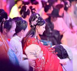 迁西汉服模特兼职(想做汉服模特去哪里找)