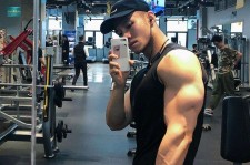 迁西肌肉男模(肌肉男模拟器)