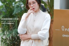 迁西兼职模特被摄影师亲(兼职模特被摄影师亲了)