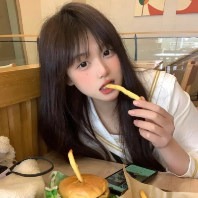 迁西伴游女生李欣怡的资料
