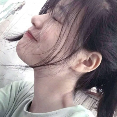 迁西伴游女生烟雨蒙蒙的资料
