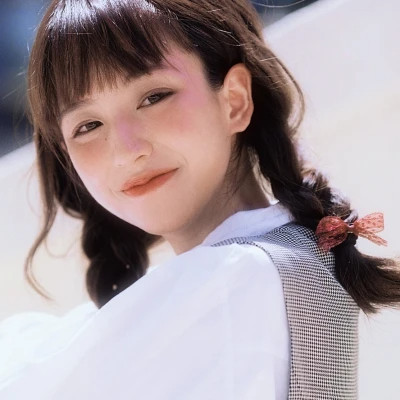 迁西伴游女生郑晓晴的资料