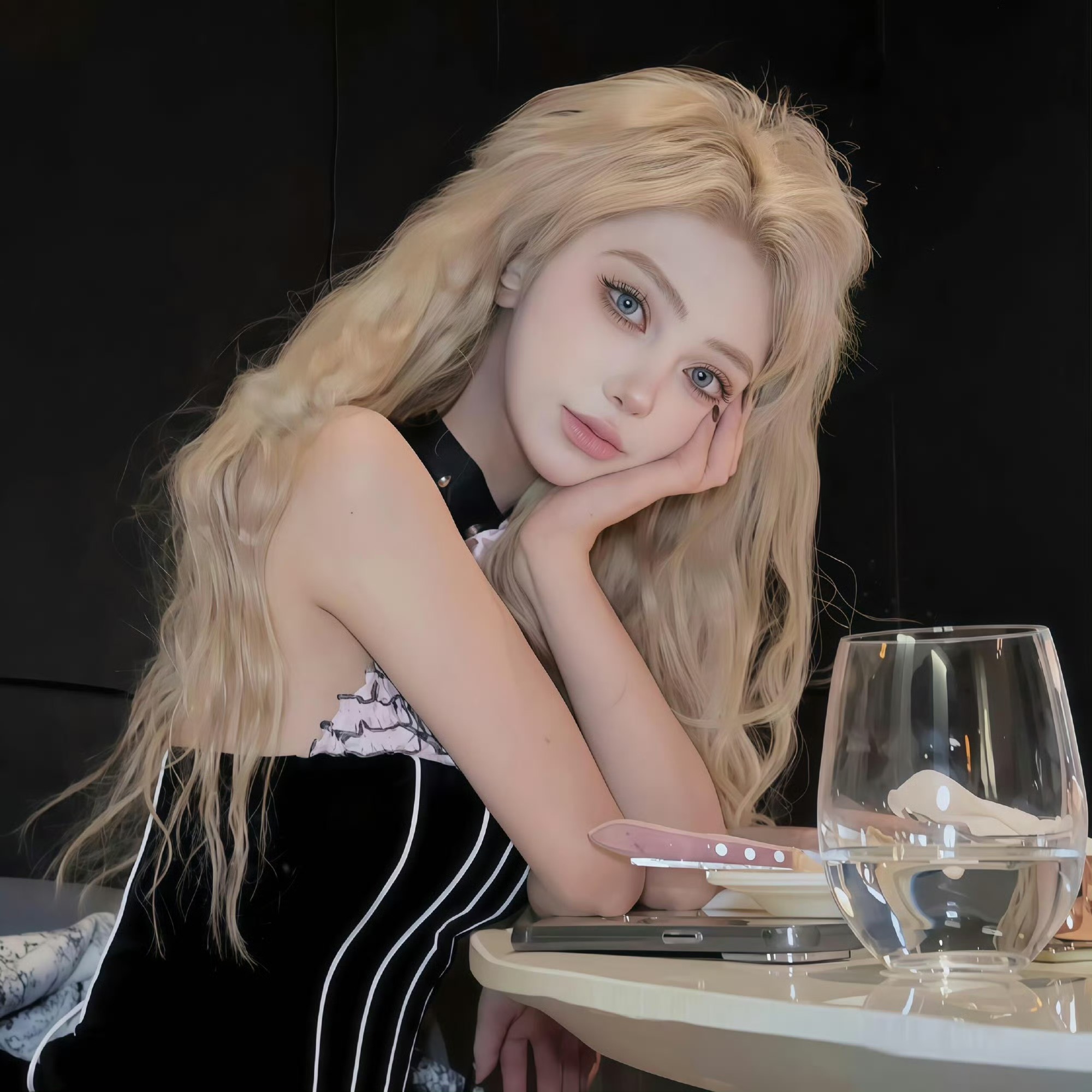 迁西伴游女生晨露的资料